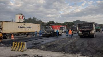 operários trabalhando na obra #paratodosverem 