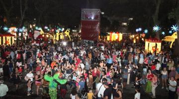 pessoas reunidas em evento no Centro #paratodosverem