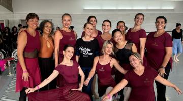 ana botafogo com bailarinas #paratodosverem