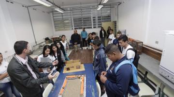 Educação promove feira de profissões aberta ao público em Santos