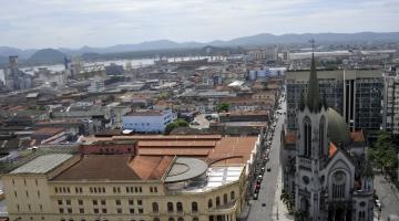 Vista aérea geral da região central, com foco no Centro e Paquetá. #Pracegover