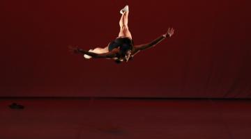 Bailarinas da Escola Livre de Dança de Santos são destaque em festival internacional