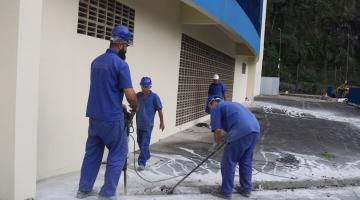 operários atuando na obra #paratodosverem 