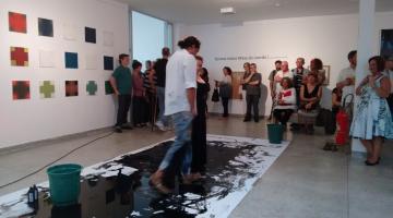 Exposição em Santos reúne artes visuais e performances