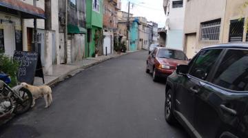 vista geral de via recém-asfaltada. #paratodosverem