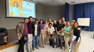 pessoas na sala de aula do curso #paratodosverem 