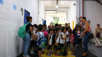 alunos entrando em aula #paratodosverem