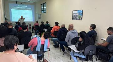 alunos em sala de aula no curso #paratodosverem 