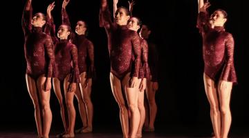 bailarinas em palco #paratodosverem