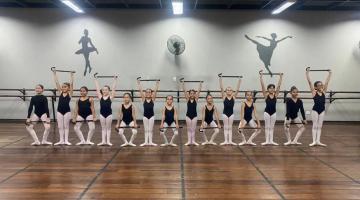 bailarinas durante ensaio #paratodosverem 