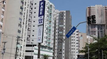 banner gigante afixado em poste, #paratodosverem