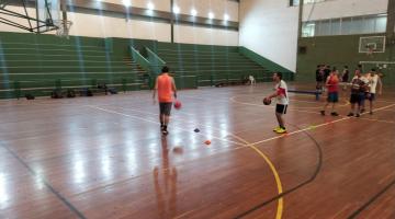 Basquete adaptado no Rebouças. #Paratodosverem