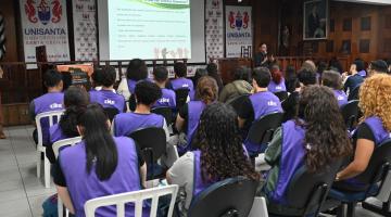 adolescentes acompanham palestra #paratodosverem 
