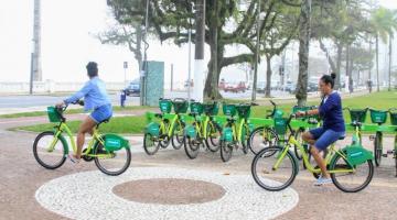pessoas andando de bicicleta #paratodosverem