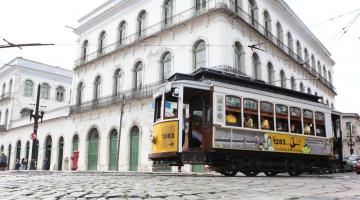 Museu Pelé e o bonde. #paratodosverem