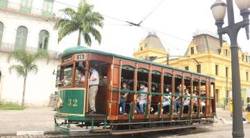 bonde circulando no centro #paratodosverem