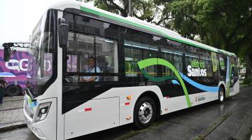 ônibus parado na praça mauá #paratodosverem