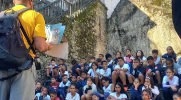 Semana do Brincar: alunos de escolas de Santos aprendem história em caminhada pelo Centro