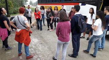 vereadores mirins em círculo durante a visita #pracegover 