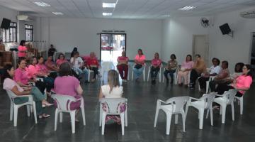 mulheres em círculo conversando #paratodosverem