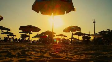 guarda sol na praia #paratodosverem 