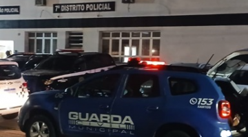 viatura parada na porta de delegacia #paratodosverem 