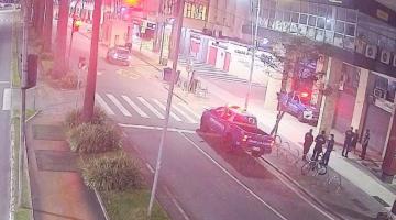 Guardas cercam suspeito em rua do Gonzaga #paratodosverem
