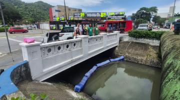 Santos ganha mais uma barreira flutuante para evitar despejo de resíduos no mar