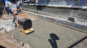 operários atuando na obra #paratodosverem 