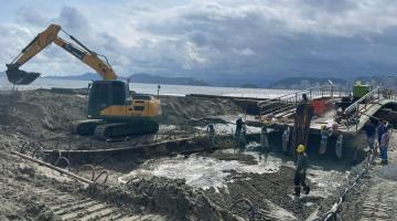 máquina atuando na obra #paratodosverem 