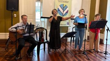 pessoas se apresentando  #paratodosverem