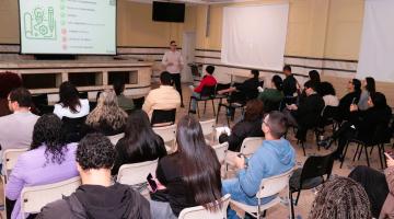 pessoas passando por capacitação #paratodosverem