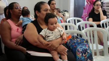 mulheres acompanham palestra #paratodosverem 