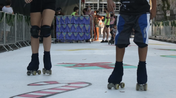 patinadores em rua. #paratodosverem