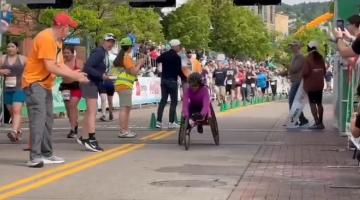 Com melhor tempo da carreira, paratleta santista vence maratona nos Estados Unidos