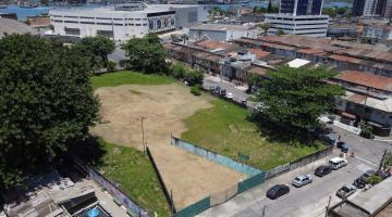 VISTA GERAL DO TERRENO NA PONTA DA PRAIA, PRÓXIMO AO MERCADO DE PEIXE E AO SANTOS CONVENTION. #PARATODOSVEREM