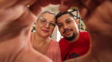 Mãe e filho superam juntos o câncer e mostram força para se reerguer em Santos