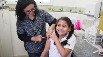 Nove policlínicas abrem para vacinação neste sábado em Santos