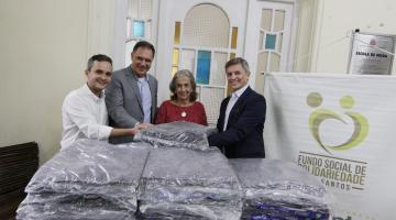 Campanha do Agasalho: empresa do setor portuário faz doação de cobertores em Santos