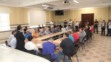 Prefeitura de Santos recebe representantes de trabalhadores do Porto e autoridades