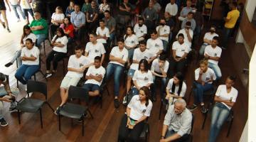 Jovens de projeto do Arte no Dique, em Santos, aprendem sobre educação financeira