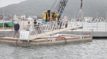 Ponte Edgard Perdigão, na Ponta da Praia, em Santos, já conta com píer flutuante acessível para cadeirantes