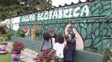Visita à Ecofábrica aproxima estudantes de temas ligados à preservação ambiental em Santos