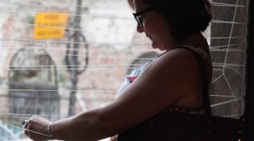 Empreendedores aprendem mais sobre fotos e vídeos com celular na Casa do Artesão em Santos