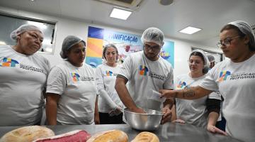 alunos participam, de curso de panificação #paratodosverem