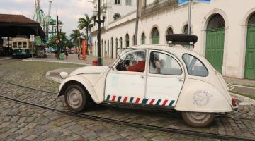 carro passando no valongo #paratodosverem 