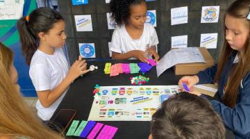 Alunos participam de projetos pedagógicos. #Paratodosverem.