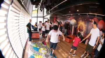 alunos participando da experiência #paratodosverem 