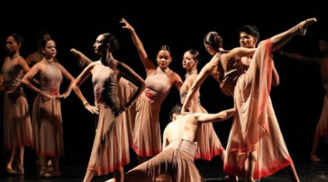 mulheres durante apresentação de dança #paratodosverem