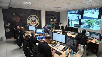 pessoas trabalhando no CCO #paratodosverem